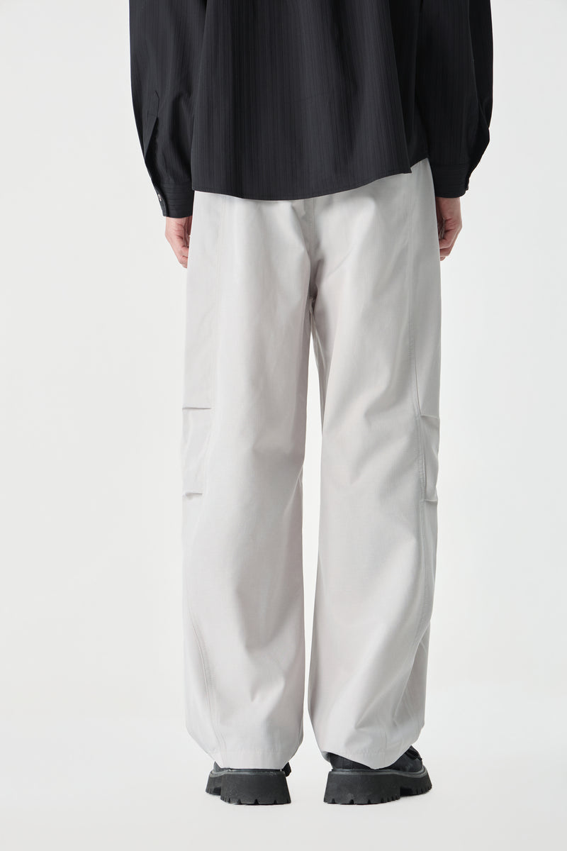 White barrel pants Close-up | Weezy