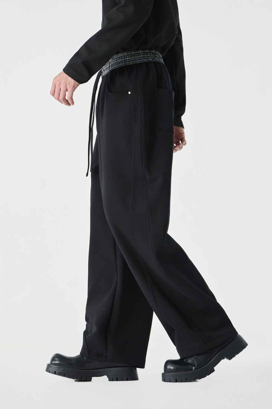 Noir Parallel Pants Lifestyle view | Weezy