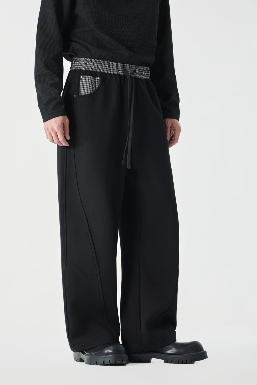 Noir Parallel Pants Flat lay | Weezy