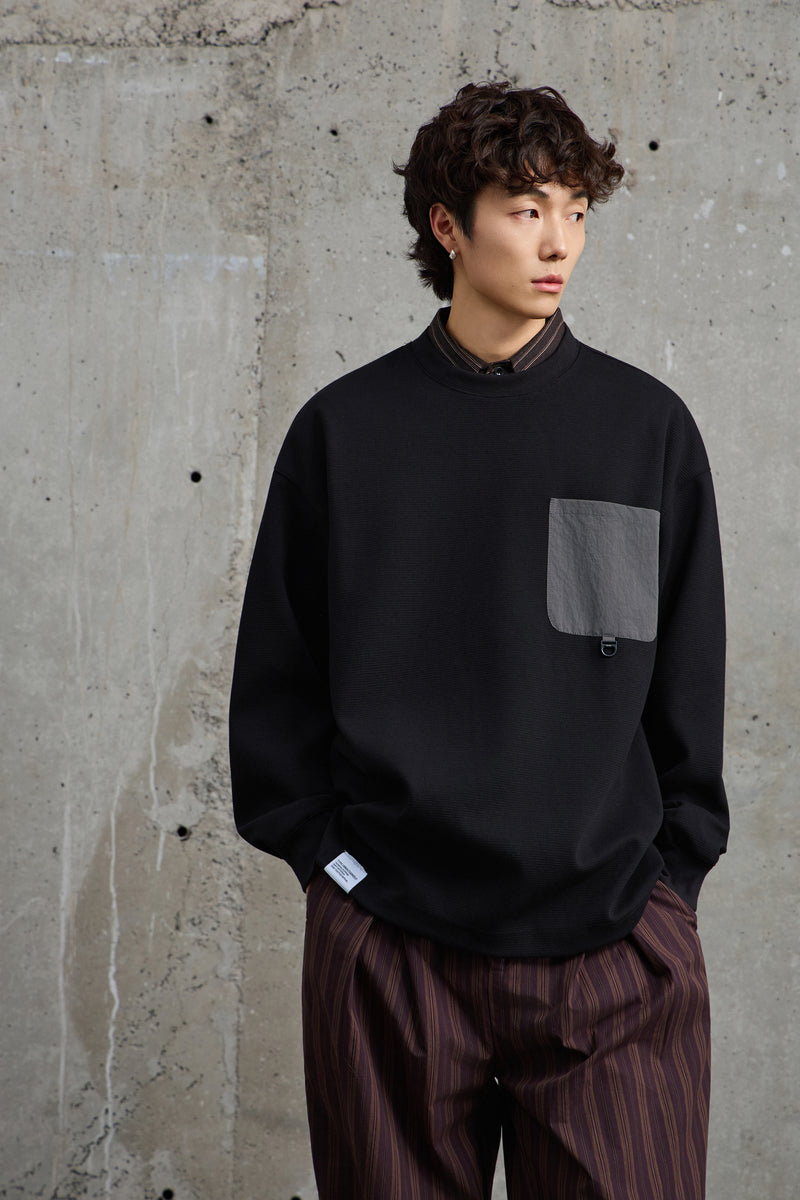 Black Crewneck Sweatshirt With Pocket Detail Detail view | Weezy