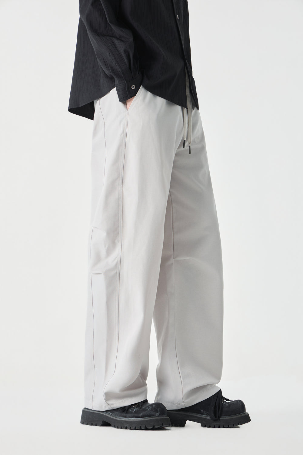 White barrel pants