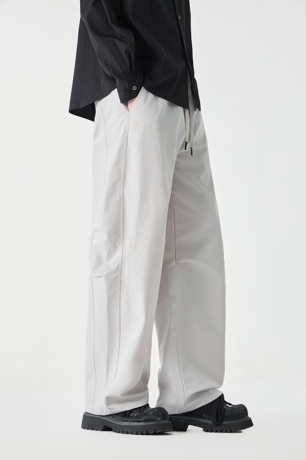 White barrel pants