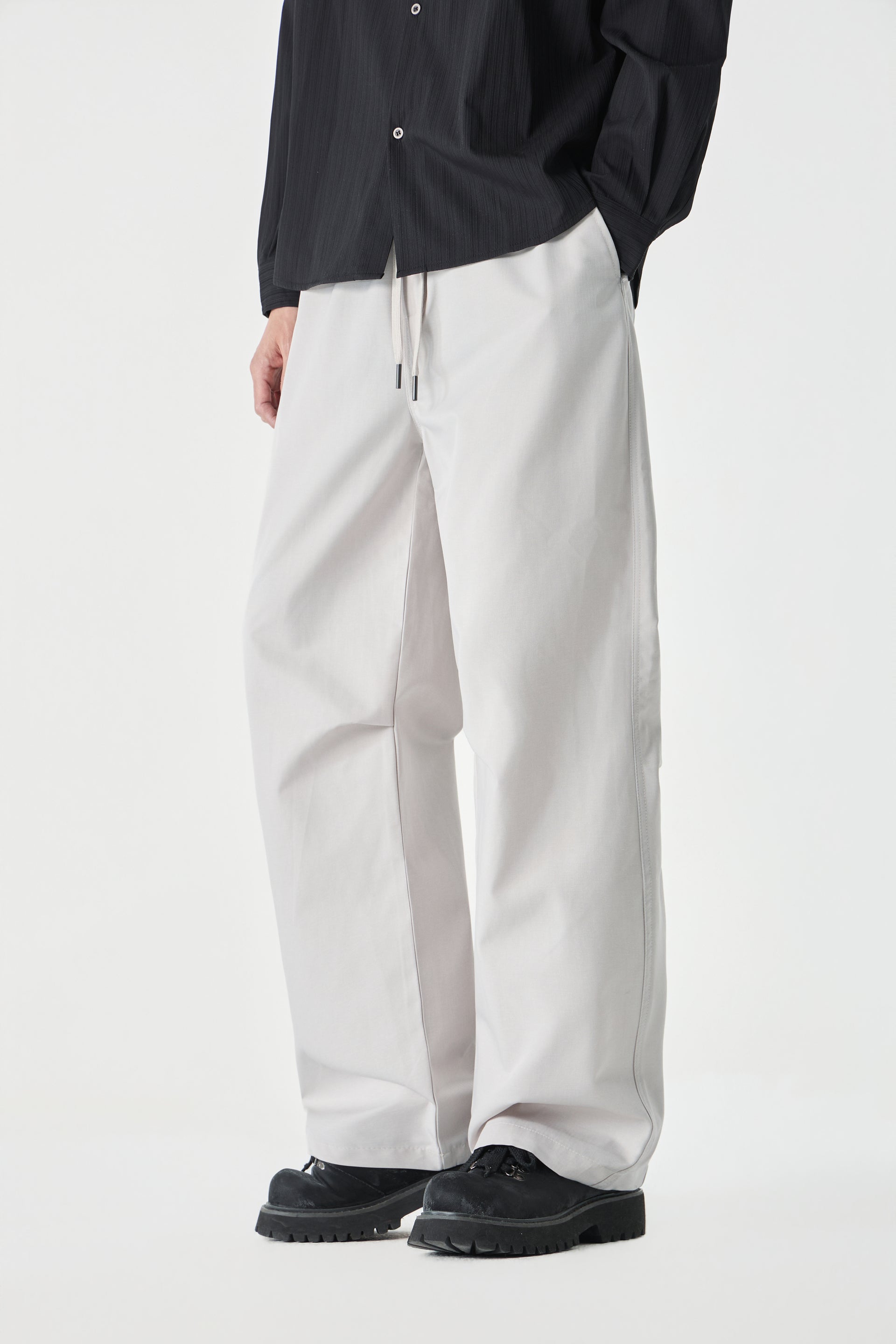 White barrel pants