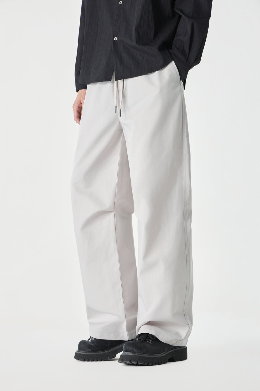 White barrel pants Back view | Weezy