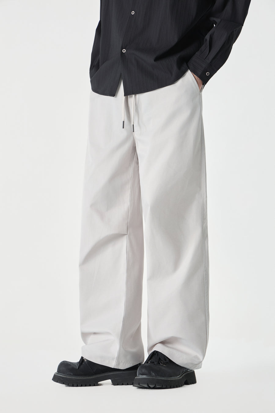 White barrel pants Detail view | Weezy
