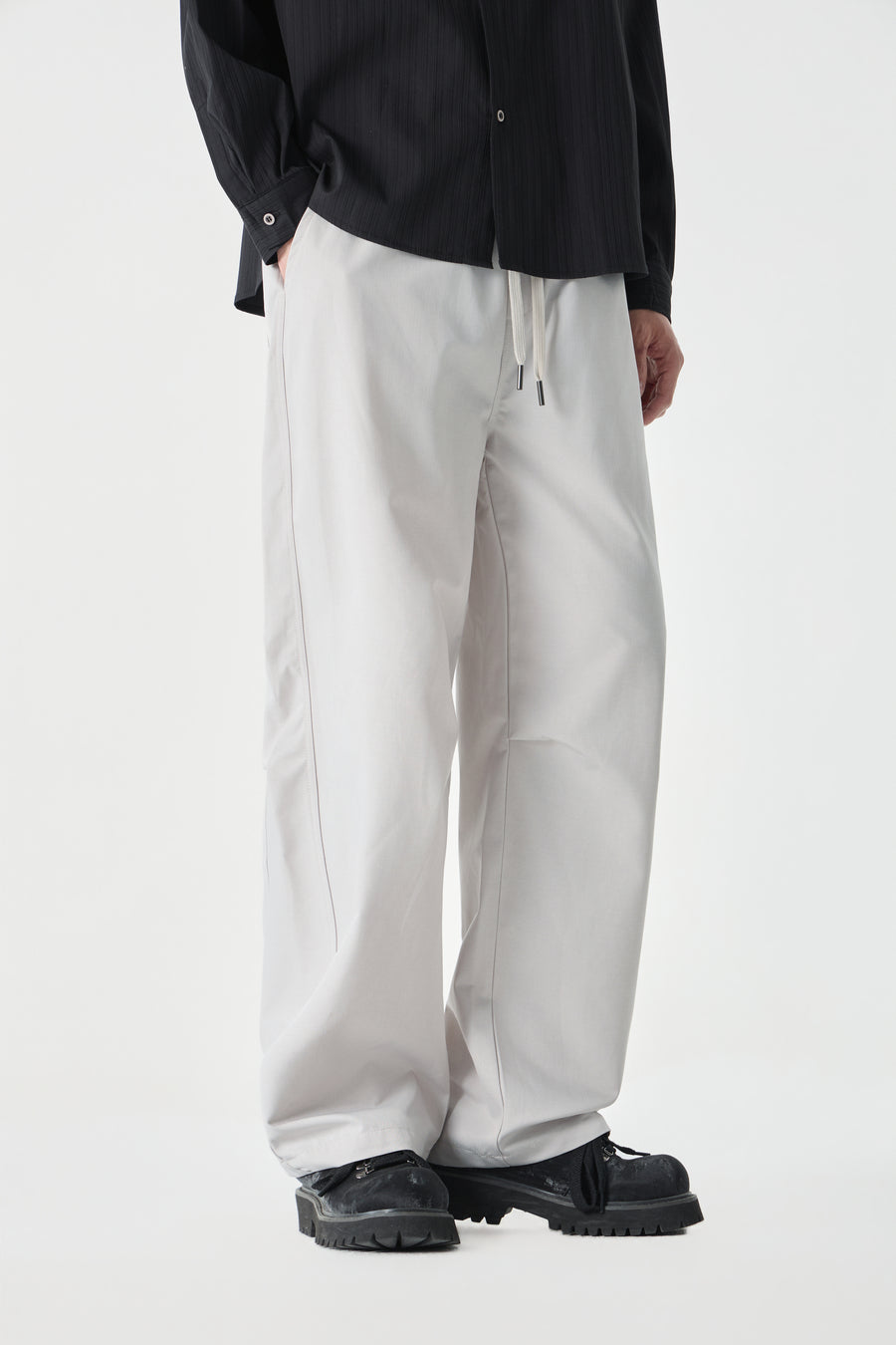 White barrel pants Model view | Weezy