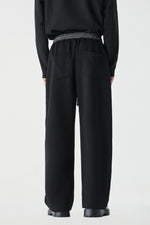 Noir Parallel Pants Detail view | Weezy