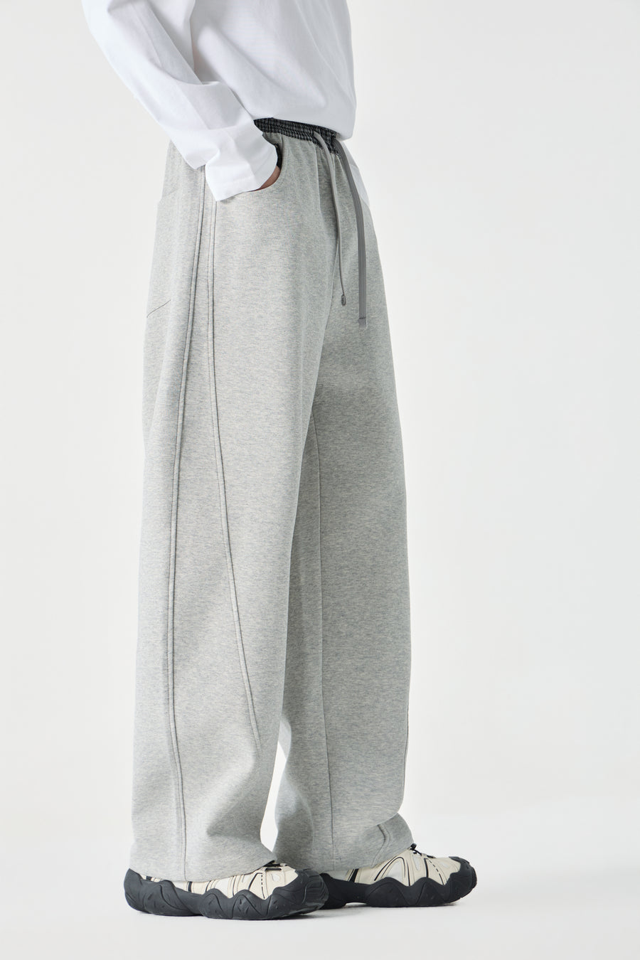 Stone Parallel Pants Close-up | Weezy