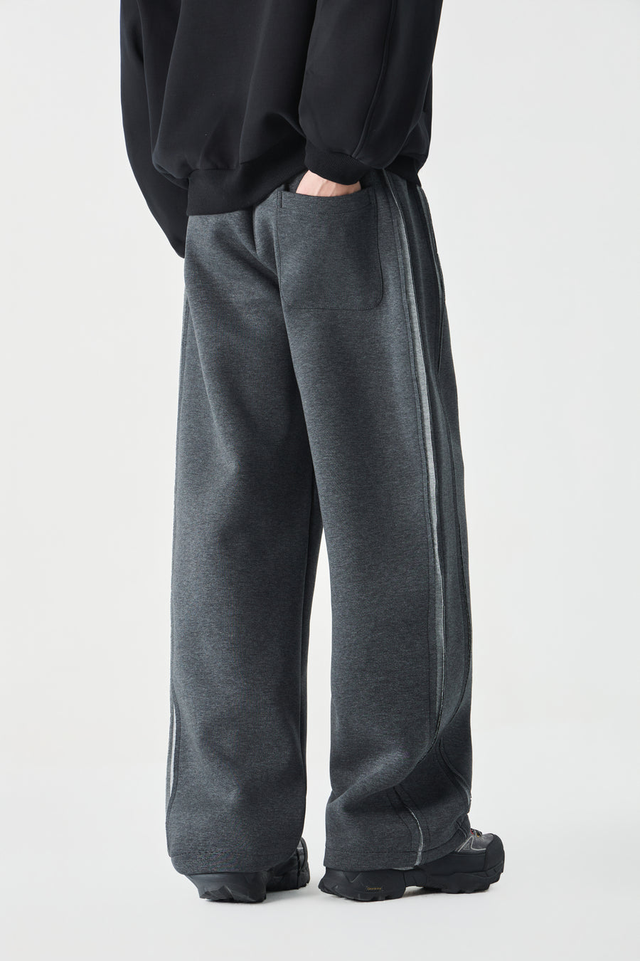 Noir Pillar Sweatpants Back view | Weezy