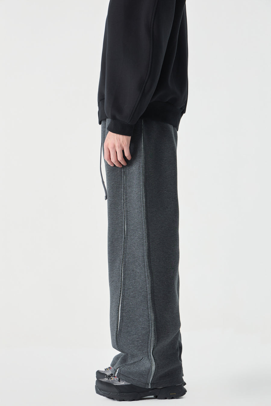 Noir Pillar Sweatpants Side view | Weezy