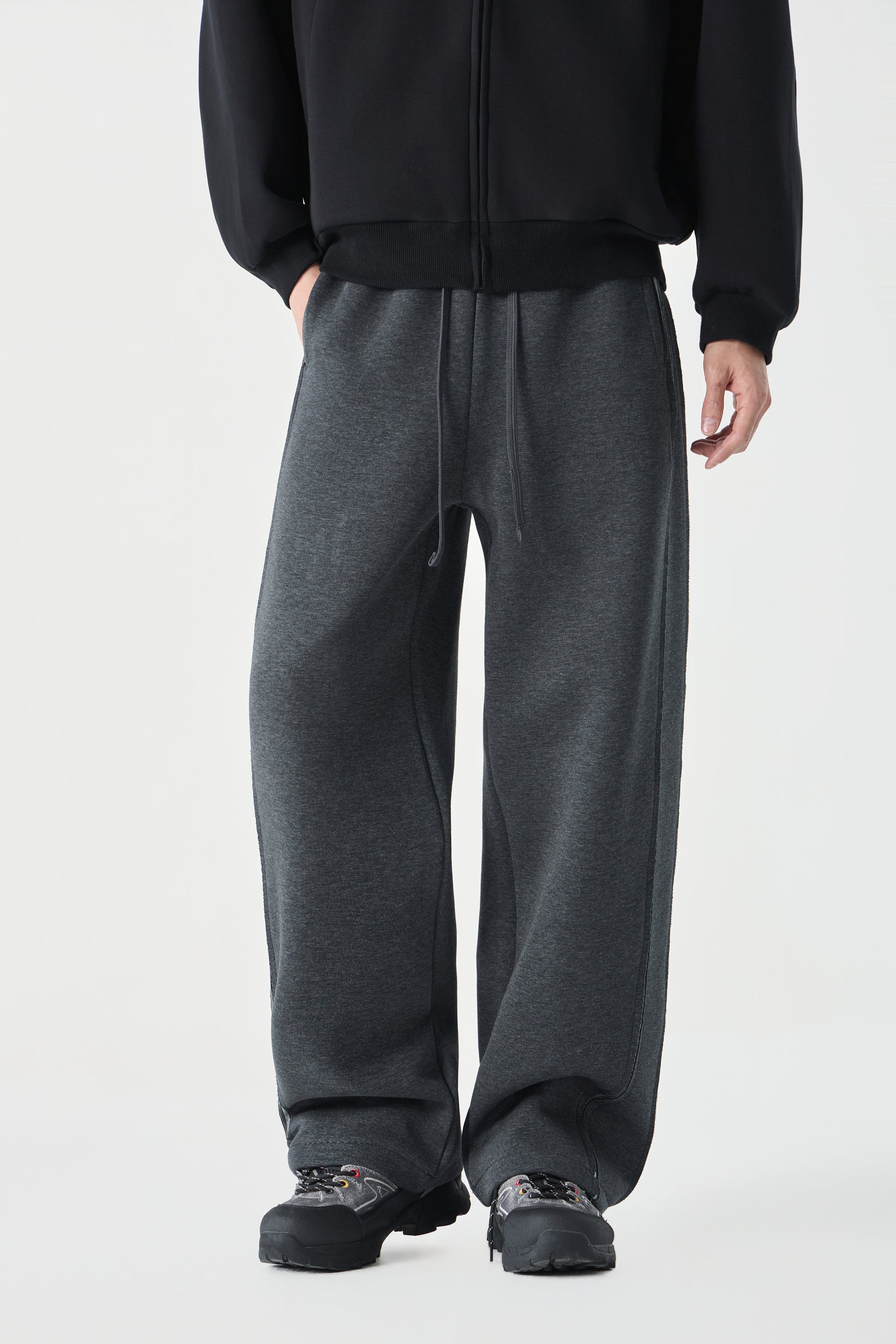 Noir Pillar Sweatpants