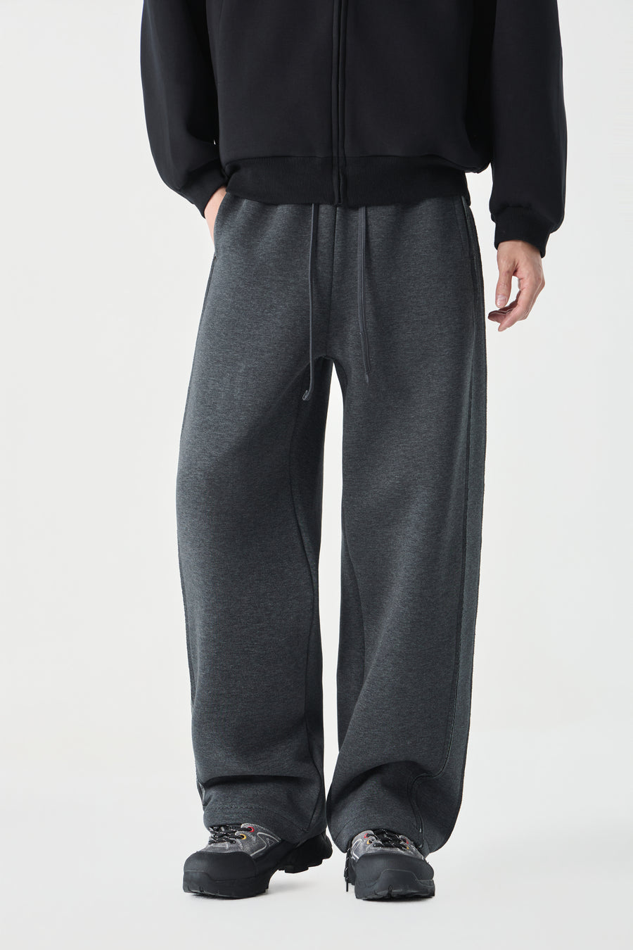 Noir Pillar Sweatpants Front view | Weezy