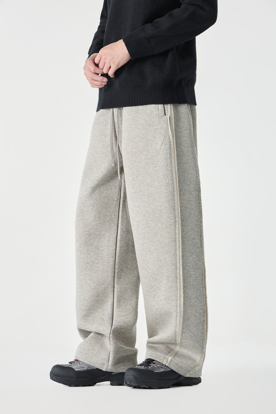 Slate Pillar Sweatpants Close-up | Weezy