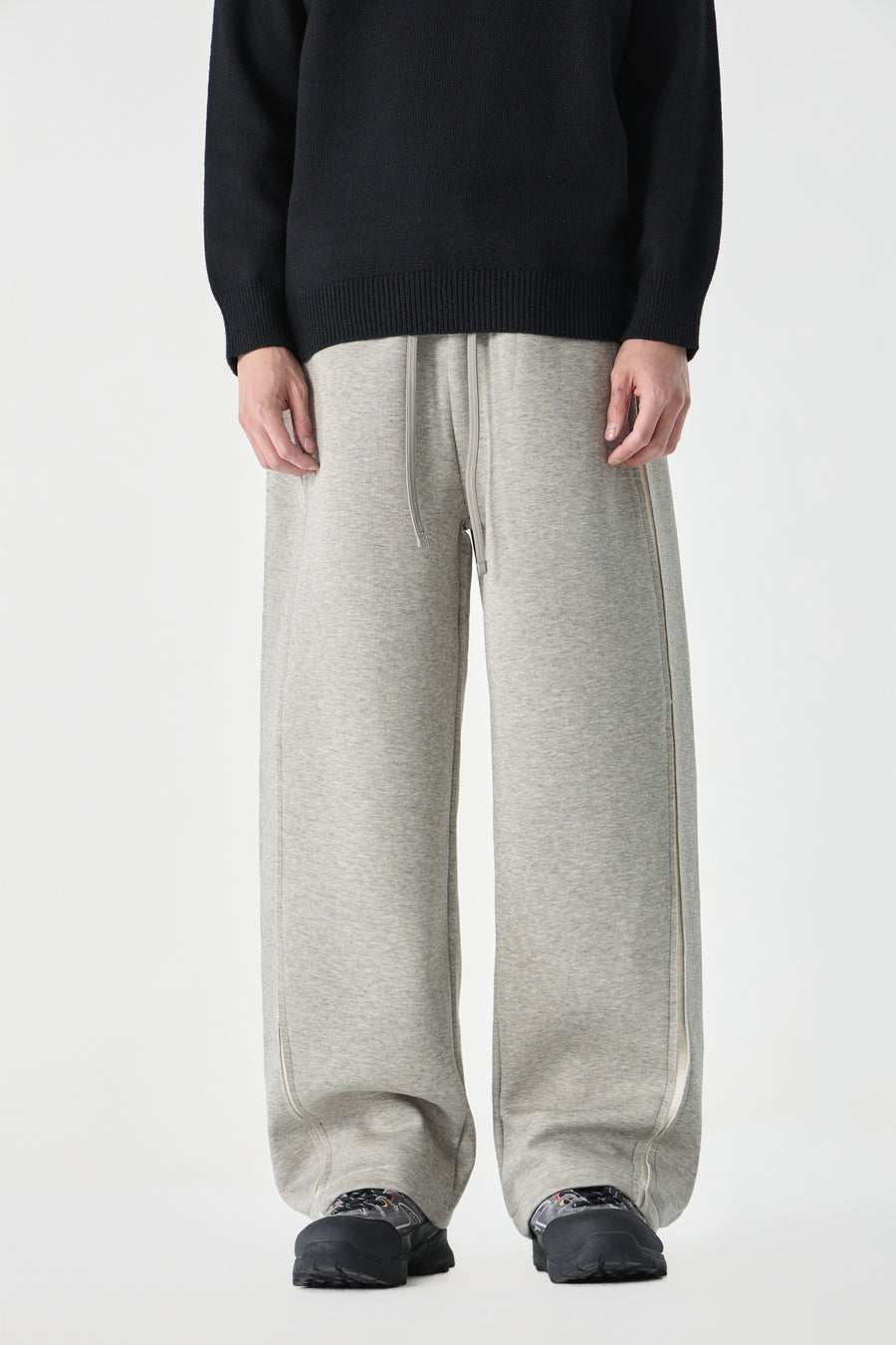 Slate Pillar Sweatpants Side view | Weezy