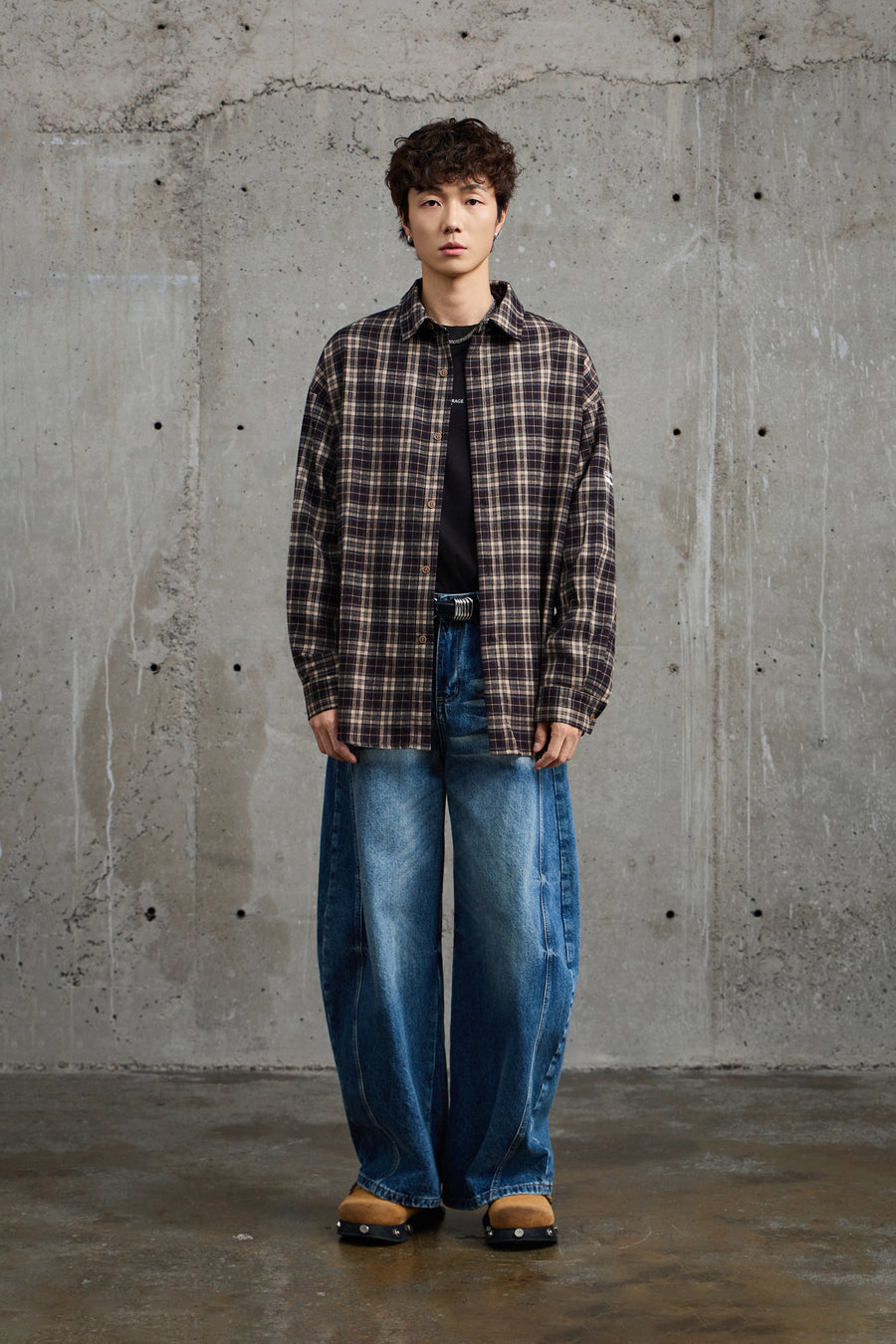 Black Chequered Plaid Overshirt Side view | Weezy