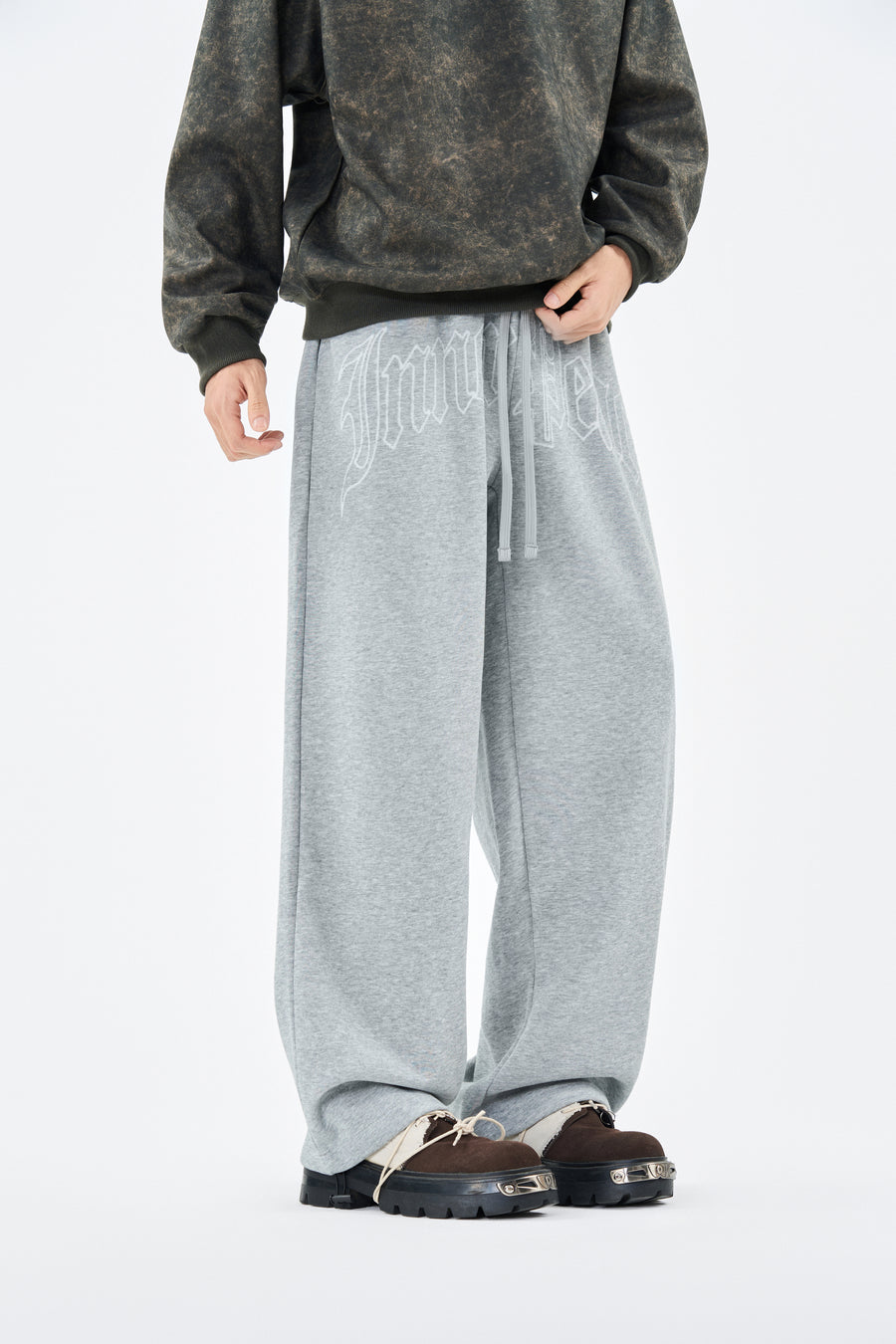 Embroidered Grey Sweatpants Front view | Weezy
