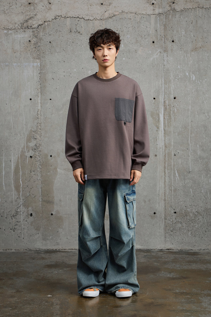 Grey Crewneck Sweatshirt With Pocket Detail Detail view | Weezy
