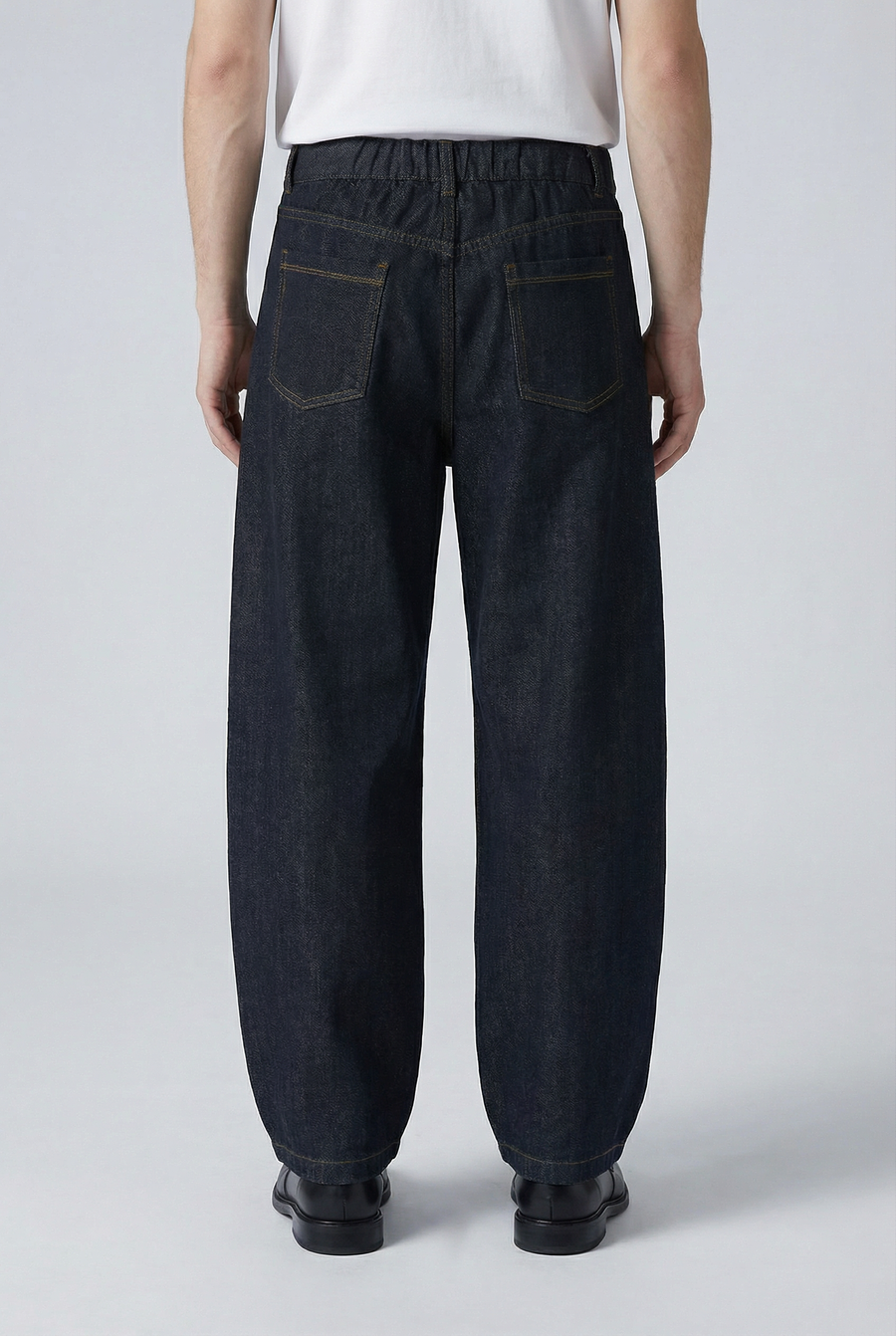 Noir Pillar Jeans Side view | Weezy