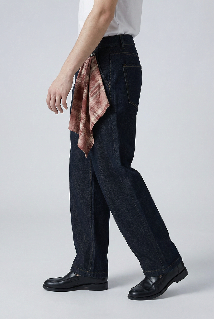 Noir Pillar Jeans Detail view | Weezy