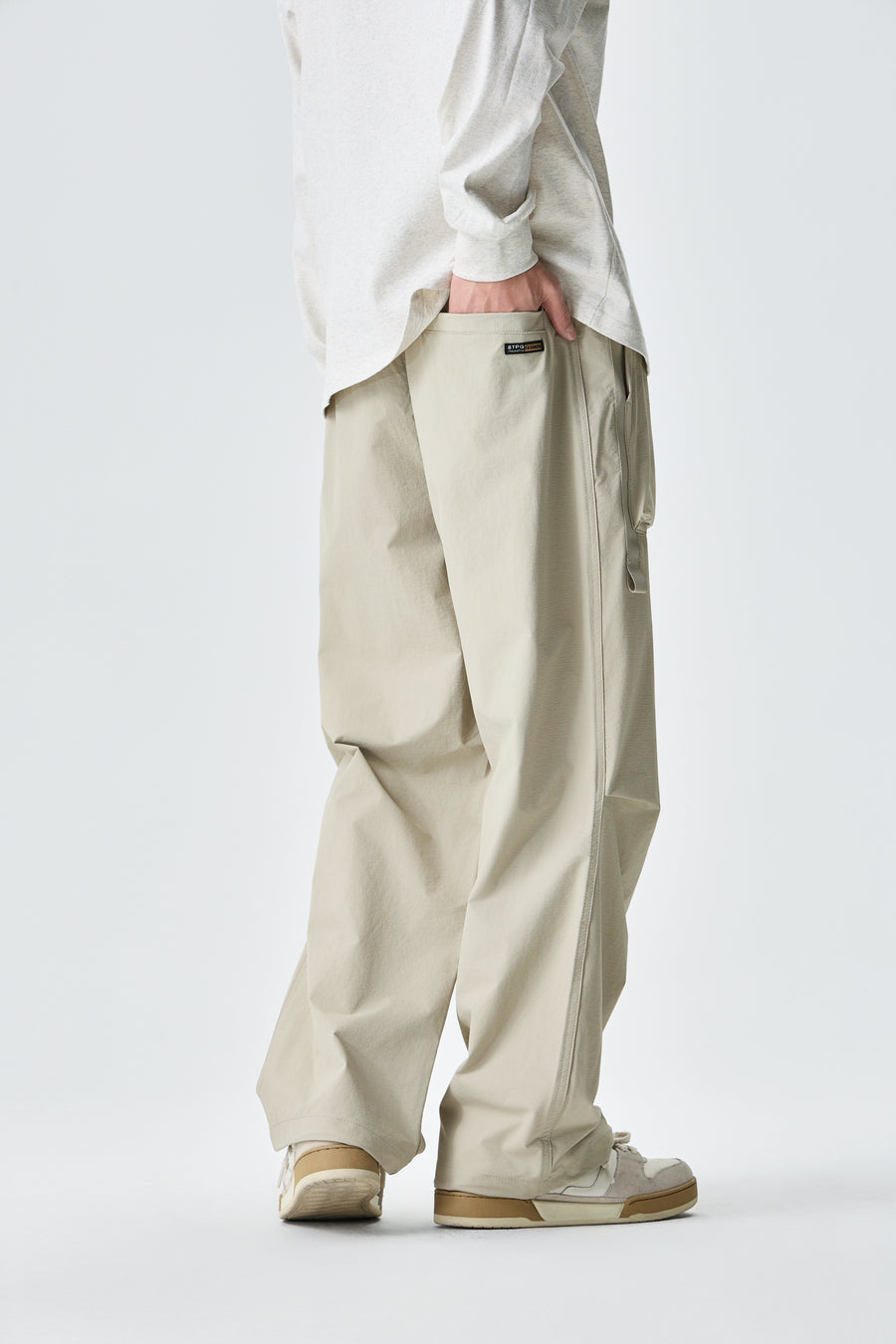 Sand Drift Cargo Pants Close-up | Weezy