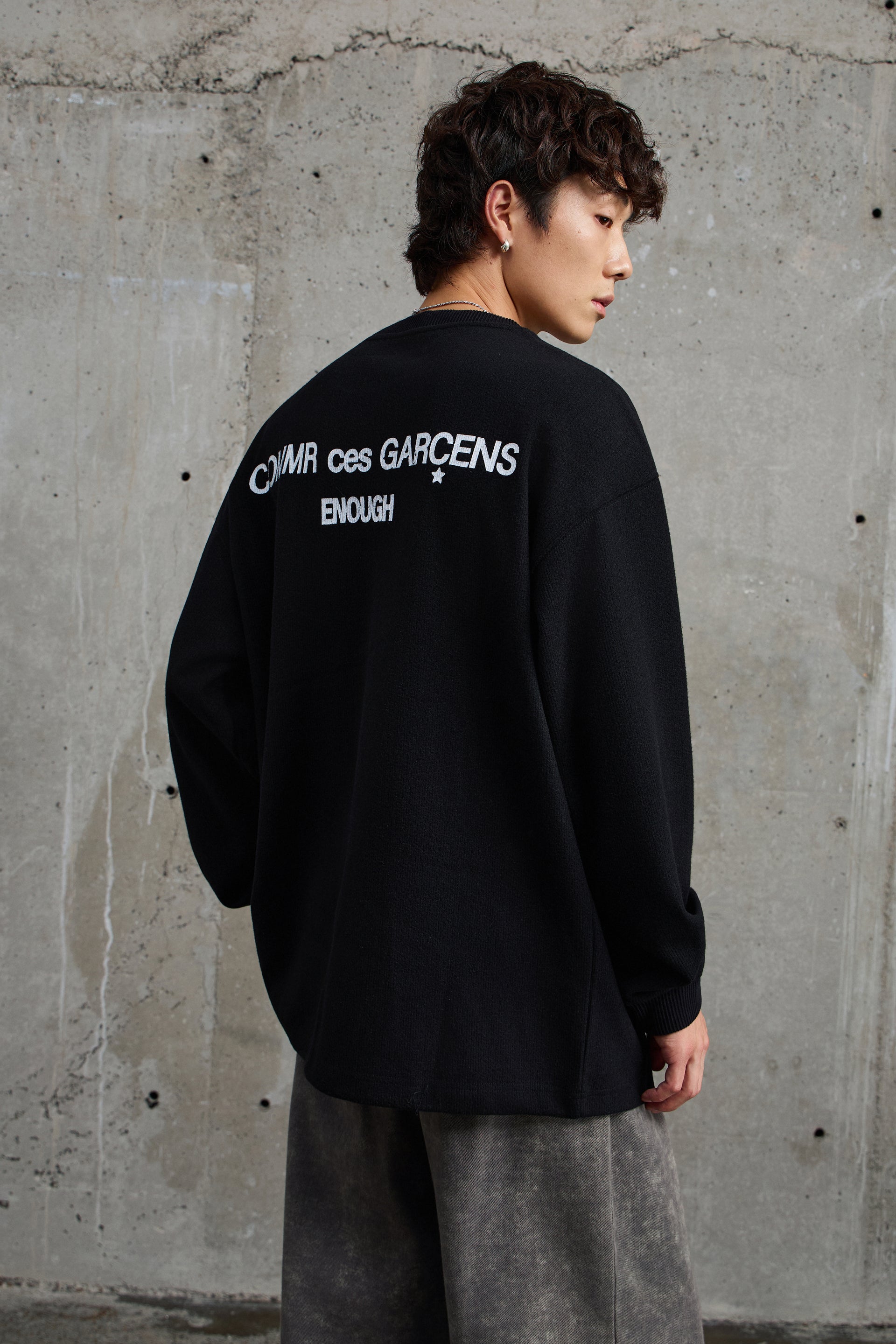 Black Pullover Printed Sweatshirt